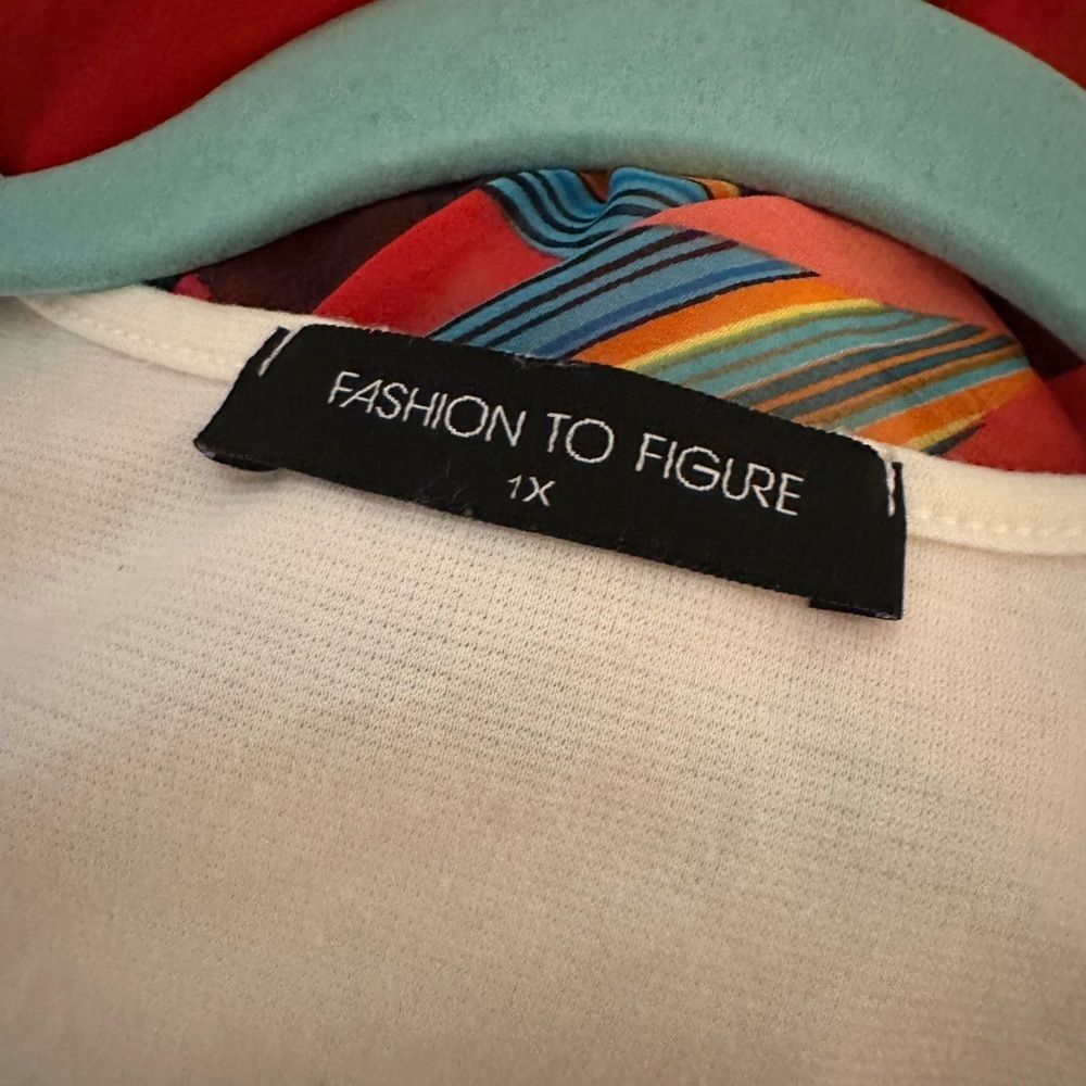 Fashion to Figure unique dress with uneven hemline and geometric design. - Picture 11 of 13
